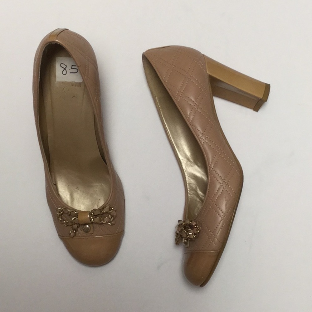Stuart Weitzman Nude Leather quilted pump with patent toe cap and gold bow 8.5